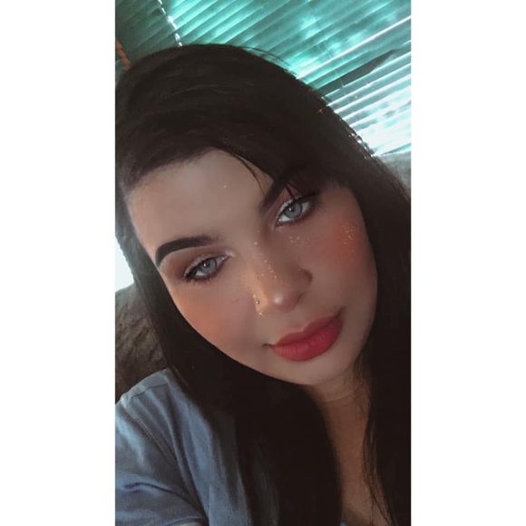 Profile Picture of Gabrielle Sullivan (@wolfflower18) on Poshmark