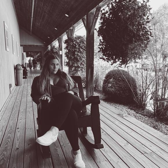 Profile Picture of Julia Massey (@jmassey0601) on Poshmark