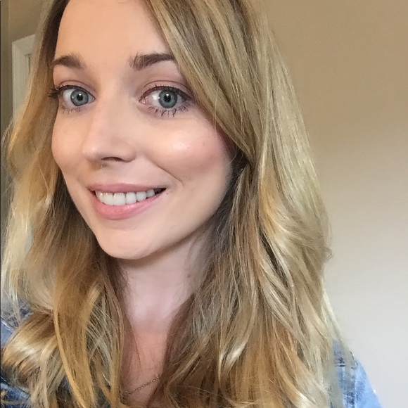 Profile Picture of Lyndsey Mcniven (@lyndsey_mcniven) on Poshmark