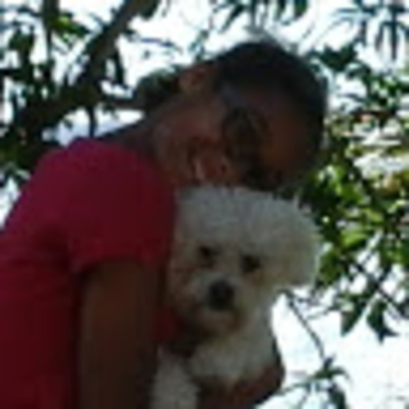 Profile Picture of Keziah Bellew (@keziahbellew) on Poshmark