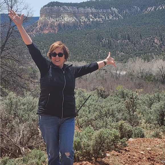 Profile Picture of Leanne Walsh-becker (@leannewb) on Poshmark