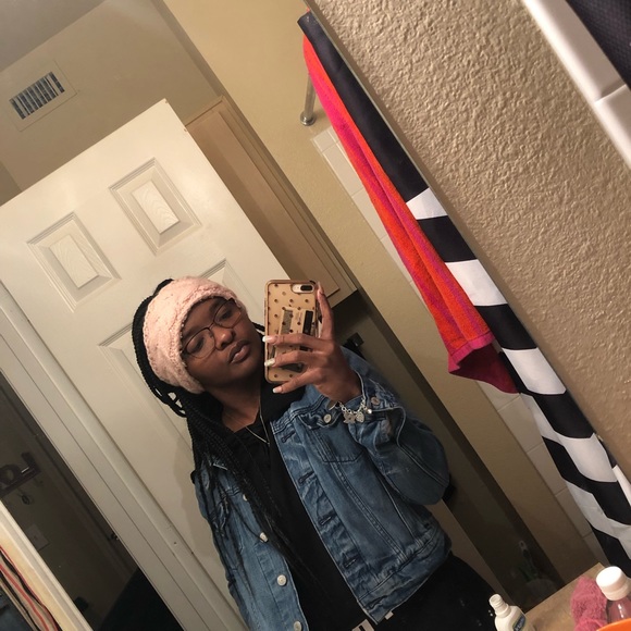 Profile Picture of Hollie Boyd (@hollieboyd96) on Poshmark