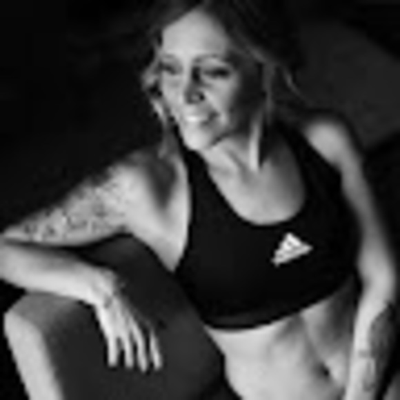 Deanna Gillert - Poshmark Profile Picture of Deanna Gillert (@deannagillert) on Poshmark