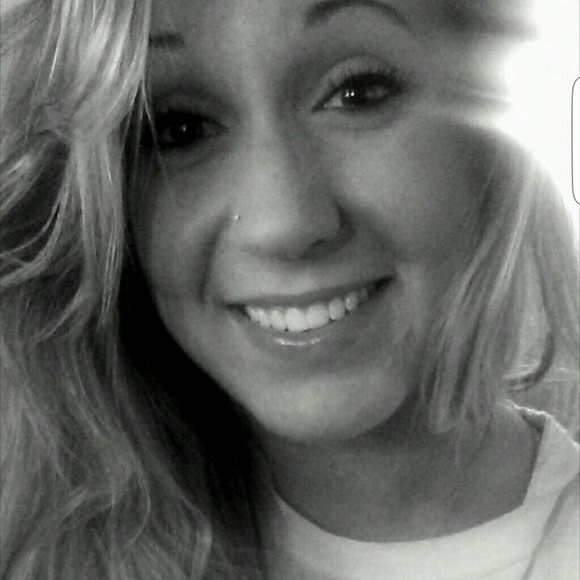 Profile Picture of Grace Nazel (@grace_lima) on Poshmark