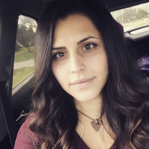 Profile Picture of Andrea Covert (@andreacovert) on Poshmark