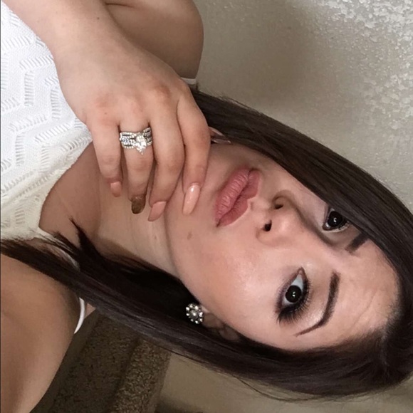 Profile Picture of Alexandra Gonzalez (@alexjan9) on Poshmark