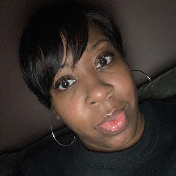 Profile Picture of Latoya Weaver (@mckenzi1) on Poshmark