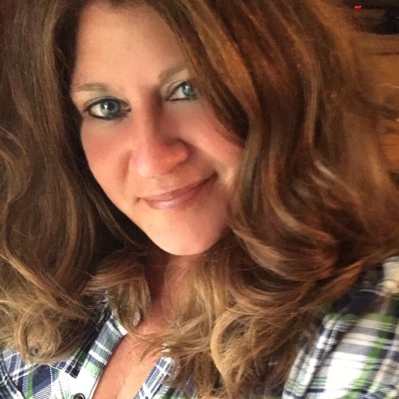Profile Picture of Tashawna Spahn (@tspahn) on Poshmark