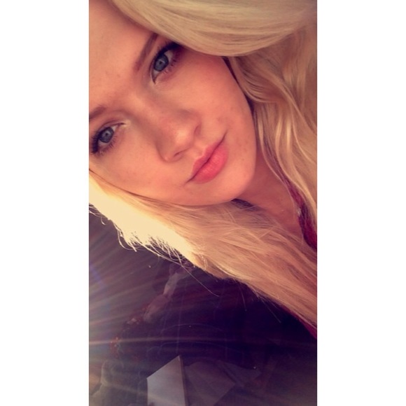 Lena Rzeszutek - Poshmark Profile Picture of Lena Rzeszutek (@madziarzes) on Poshmark