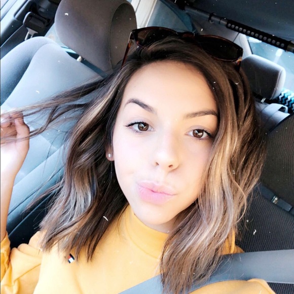 Kensley Yarbrough - Poshmark Profile Picture of Kensley Yarbrough (@kensley_y) on Poshmark