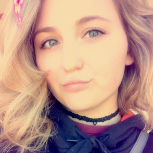 Profile Picture of Alyssa Isom (@alyiso0131) on Poshmark