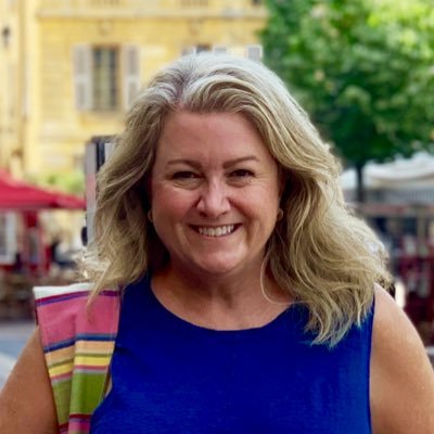 Profile Picture of Lisa Barrett (@LisaBTweetin) on Twitter