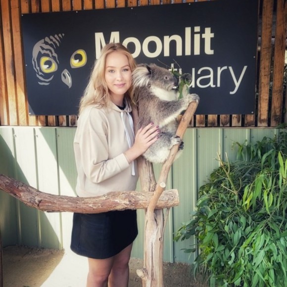 Profile Picture of Maya wong Maya wong (@mayawong149) on Poshmark