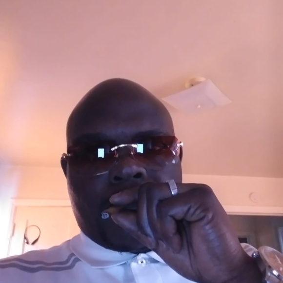 Profile Picture of James Hatten (@hattenjames170) on Poshmark