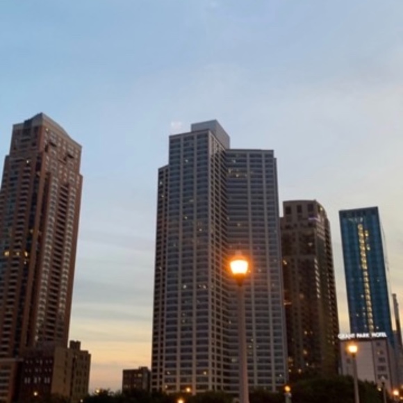 Profile Picture of Dani Reyes (@danicioset) on Poshmark