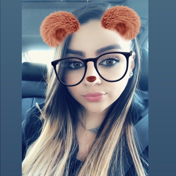 Profile Picture of Yeneys Hernandez (@yen_5) on Poshmark