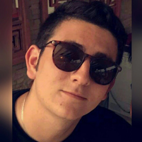 Profile Picture of Santiago Ugolotti (@santiugolotti) on Poshmark