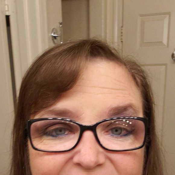 Profile Picture of Janet Sennett (@janetsennett) on Poshmark