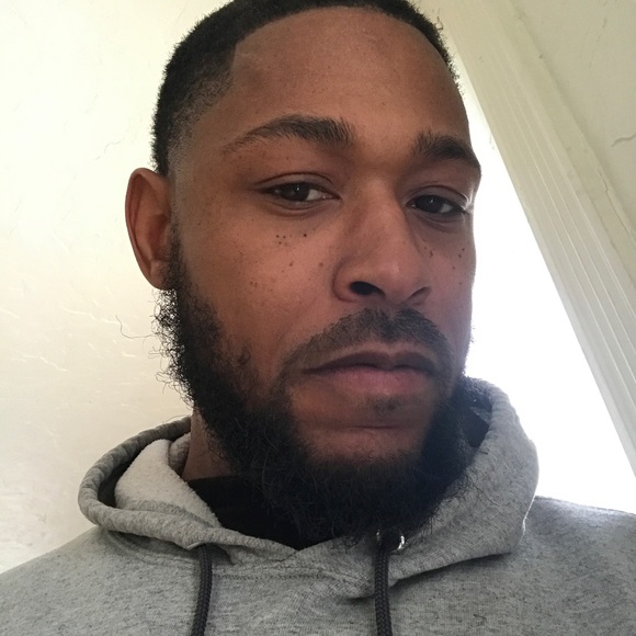 Profile Picture of Dontae Jones (@dtaejones17) on Poshmark