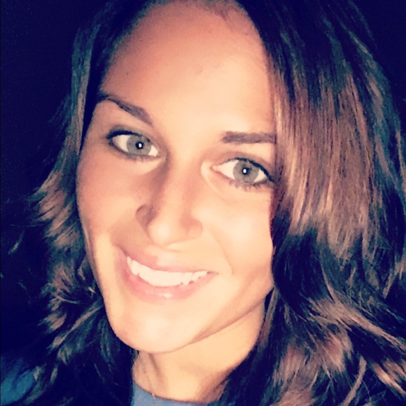 Profile Picture of Carly Christopher (@cmc2903) on Poshmark