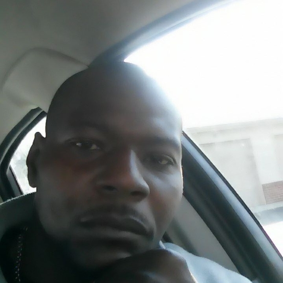 Profile Picture of Robert Bonner (@razioa) on Poshmark