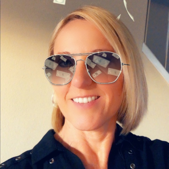 Profile Picture of Claire Kraskin (@cmkraskin) on Poshmark