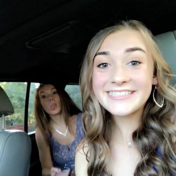 Profile Picture of Zoe Chandler (@zzzzzzchandler) on Poshmark