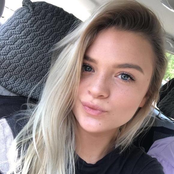 Profile Picture of Kayla Shockley (@kaylalynn3) on Poshmark