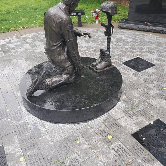 Profile Picture of Jason Perrault (@jasonperrault) on Poshmark