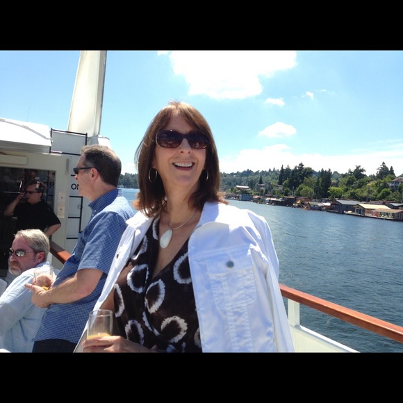 Profile Picture of Jeanne Heggem (@jeanneheggem) on Poshmark