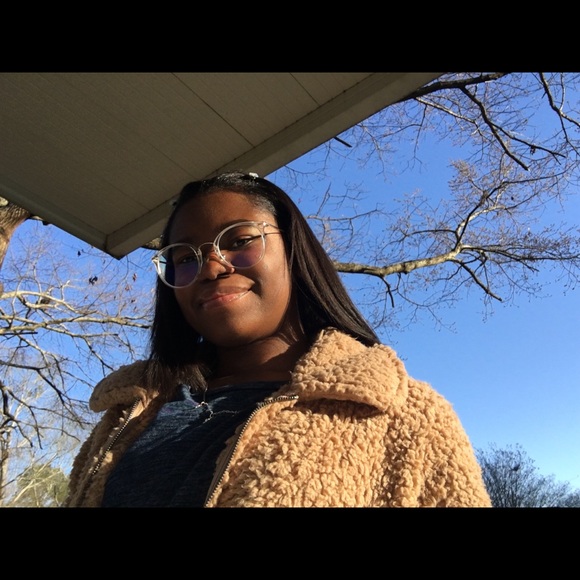 Profile Picture of Bobbi Curtis (@bcurtis2011) on Poshmark
