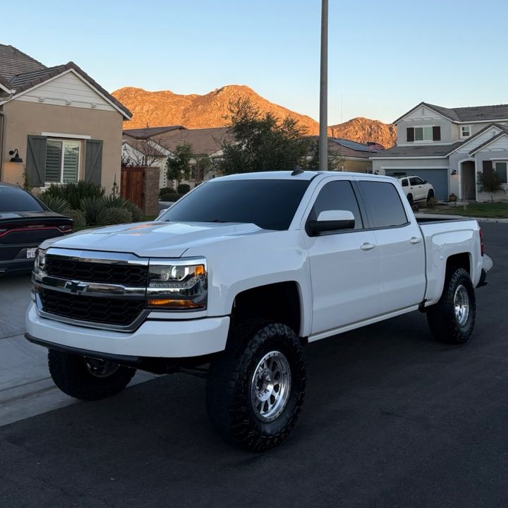 Profile Picture of 𝕮𝖍𝖆𝖉 (@chadbeasley_) on Tiktok