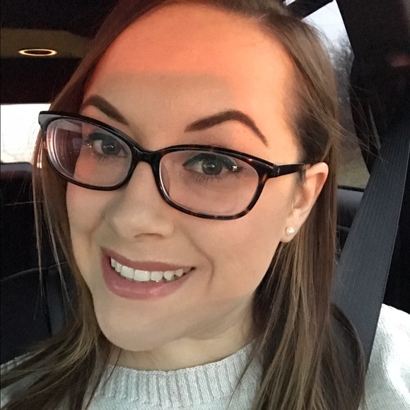Profile Picture of Stephanie Cotts (@snoelle29) on Poshmark