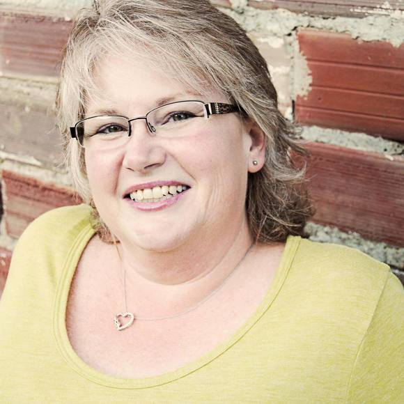 Profile Picture of Lisa Abbott (@juviechick) on Poshmark