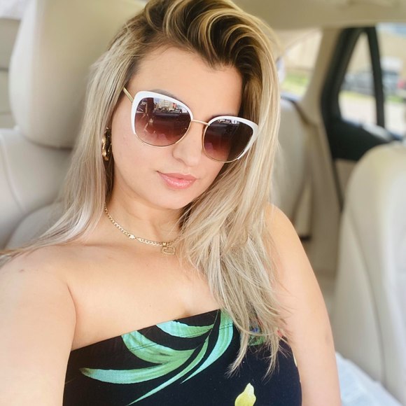 Profile Picture of Geldy y fernando Paneque (@geldy) on Poshmark