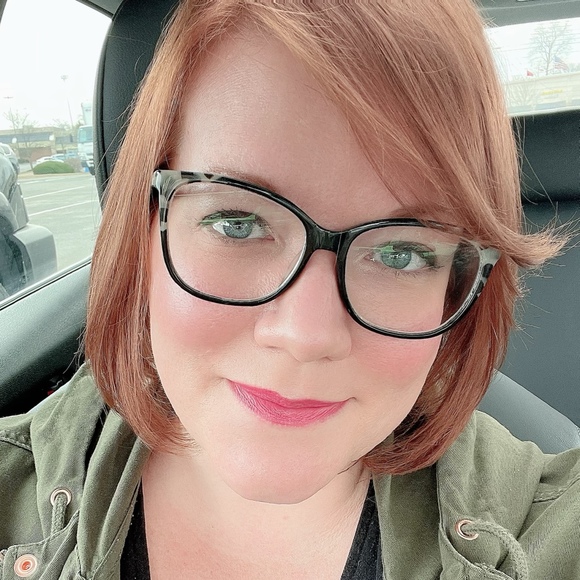 Profile Picture of Mindy Morbitzer (@mindyann512) on Poshmark