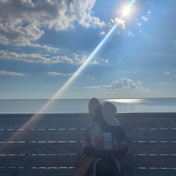 Profile Picture of Angela Hikes (@angelahikes) on Poshmark