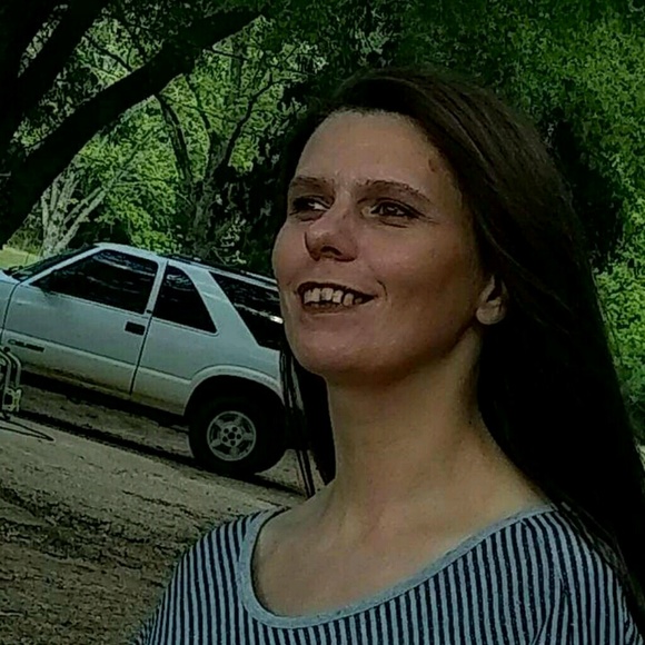 Profile Picture of Misty Cestarich (@lynn76272) on Poshmark