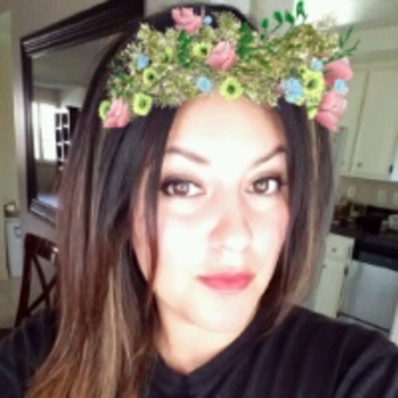 Profile Picture of Danielle Kruger (@danigurl13) on Poshmark