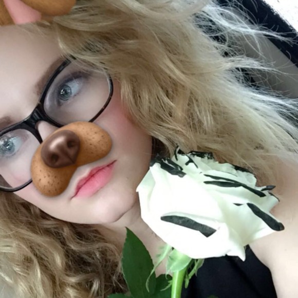 Profile Picture of Grace Schimmels (@graceschimmels) on Poshmark