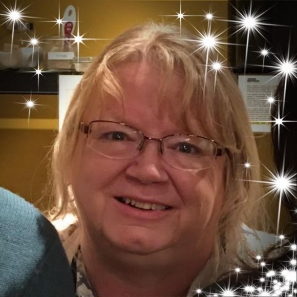 Profile Picture of Paula Benton (@paula_benton) on Poshmark