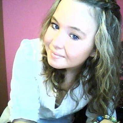 Profile Picture of Amanda Mcfarlane (@pandapantss) on Twitter