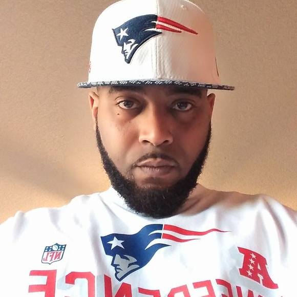 Profile Picture of Thomas Williams (@tewilli) on Poshmark