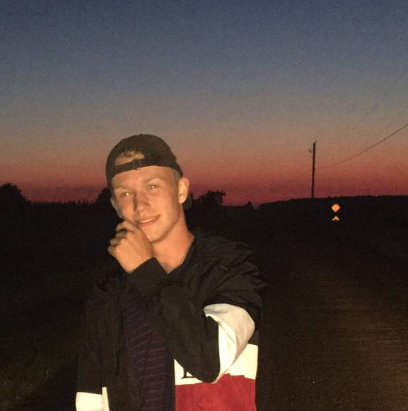 Profile Picture of Olivier Ostigny (@olivierostigny) on Poshmark