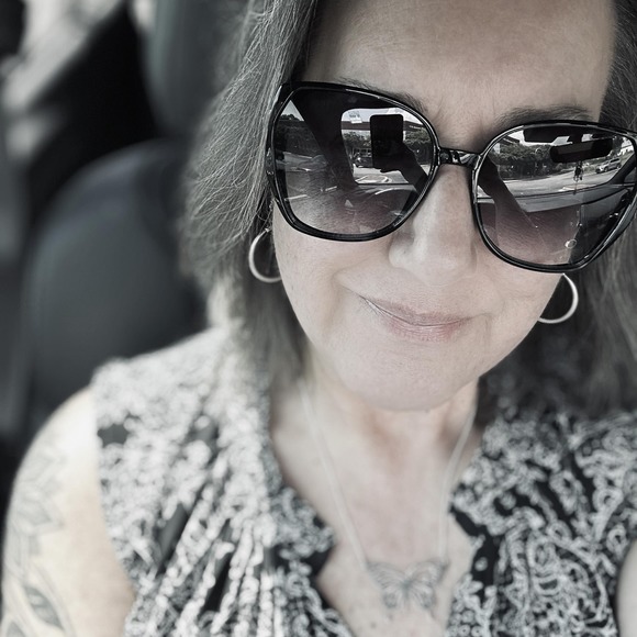 Profile Picture of Diana Denley (@dianadenley) on Poshmark