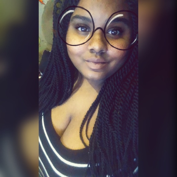 Profile Picture of Candace Carson (@candily856) on Poshmark