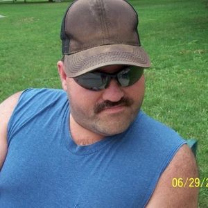 Profile Picture of Robert Elsner (@grizzlyorteddybearuchoose) on Myspace