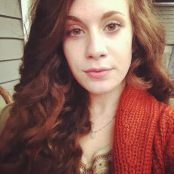 Profile Picture of Christina Calabrase (@ccalabrase) on Poshmark