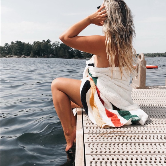 Profile Picture of Amanda Rozycki (@7057178660) on Poshmark