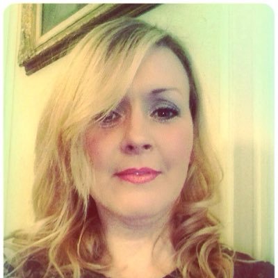 Profile Picture of Julie Waring (@JulieWaring) on Twitter